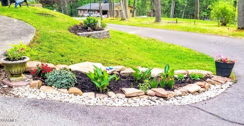 106 Moss Rd, Oak Ridge, TN 37830