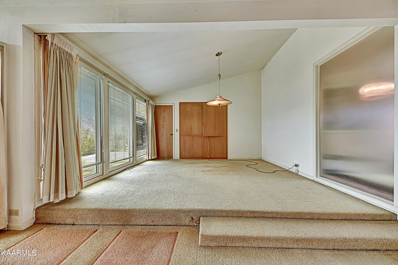 106 Mountain View Ln, Oak Ridge, TN 37830