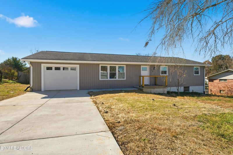 106 Nancy Dr, Clinton, TN 37716