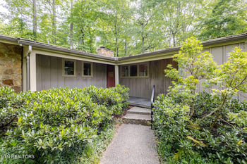 106 Newcrest Ln, Oak Ridge, TN 37830