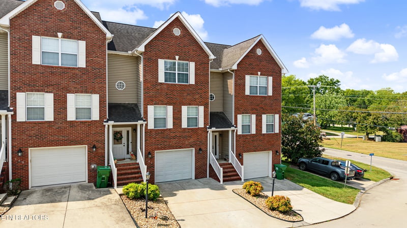 106 Olivia Ln, Maryville, TN 37804