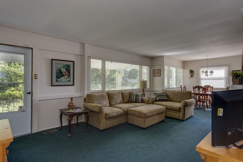 106 Outer Dr, Oak Ridge, TN 37830