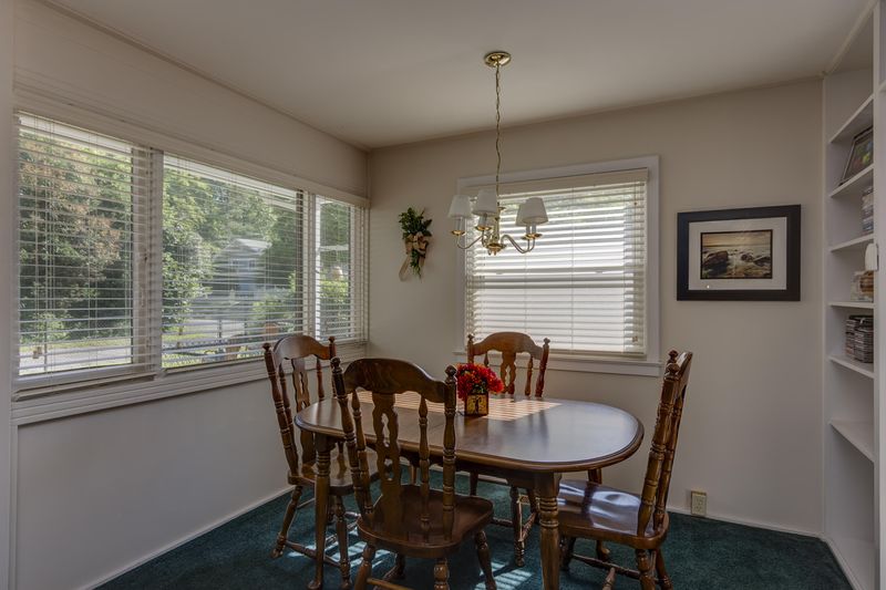 106 Outer Dr, Oak Ridge, TN 37830