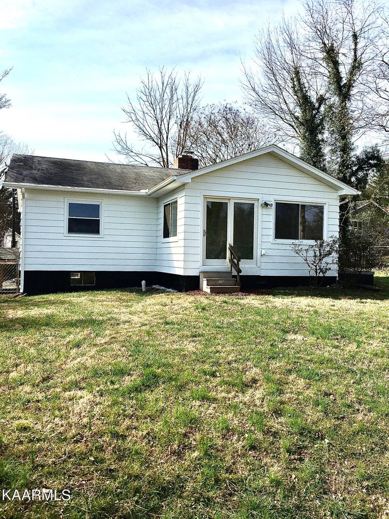 106 Porter Rd, Oak Ridge, TN 37830