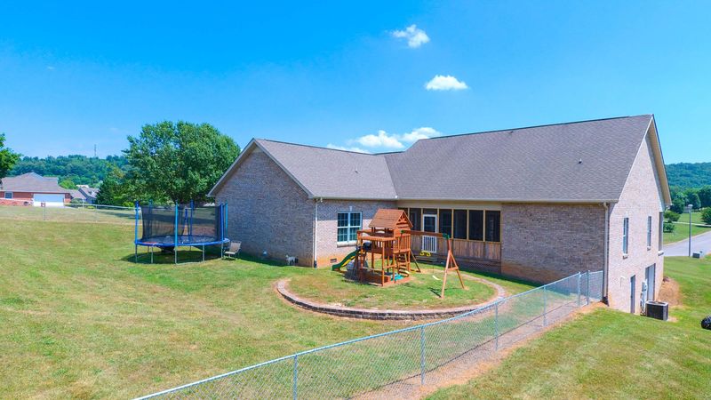 106 St James St, Sweetwater, TN 37874