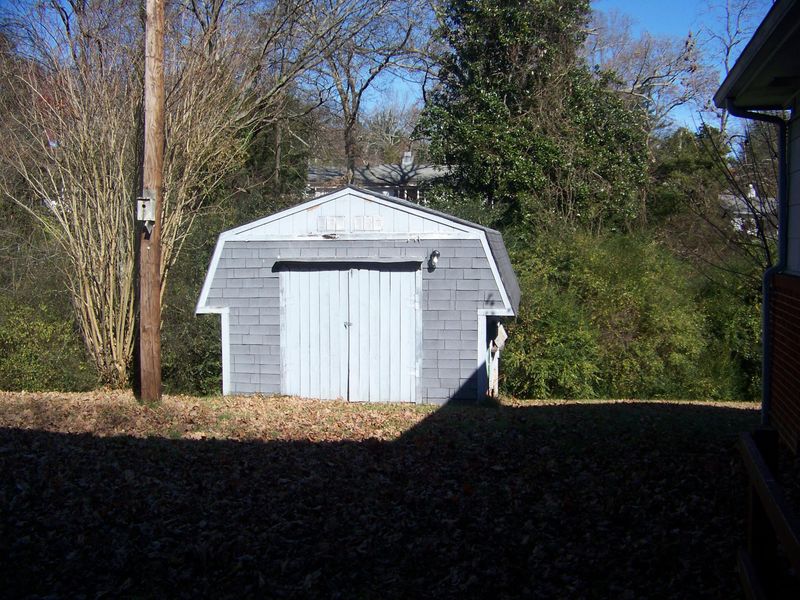 106 Tabor Rd, Oak Ridge, TN 37830