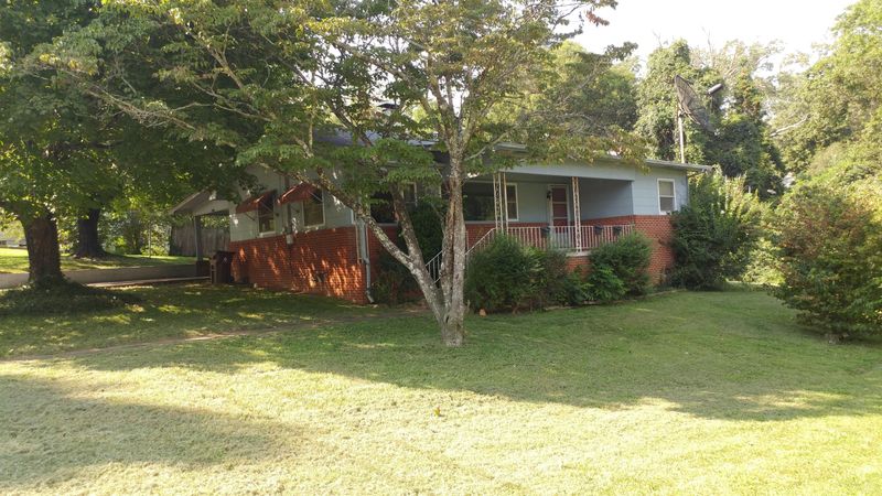 106 Tabor Rd, Oak Ridge, TN 37830