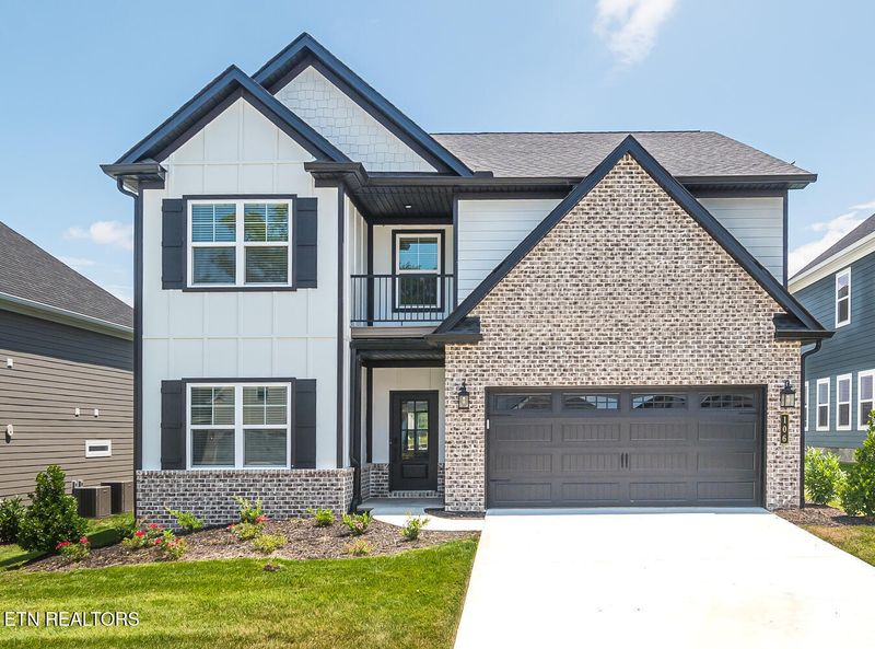 106 Thomas Pointe Ln, Maryville, TN 37803