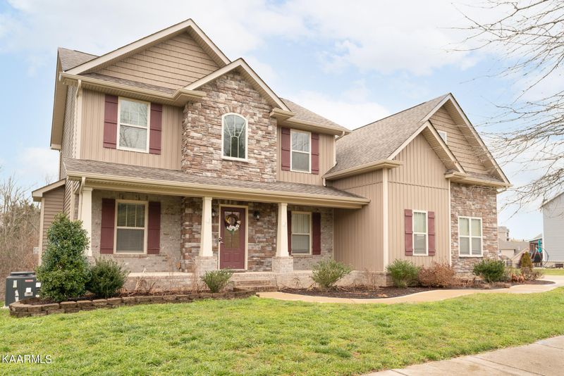106 W Elderberry St, Oak Ridge, TN 37830