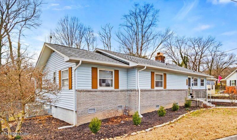 106 W Pawley Rd, Oak Ridge, TN 37830