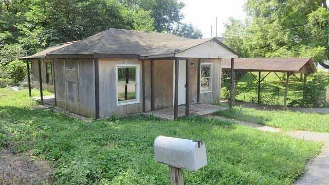 106 Walnut St, Harriman, TN 37748