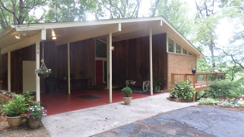 106 Walton Ln, Oak Ridge, TN 37830