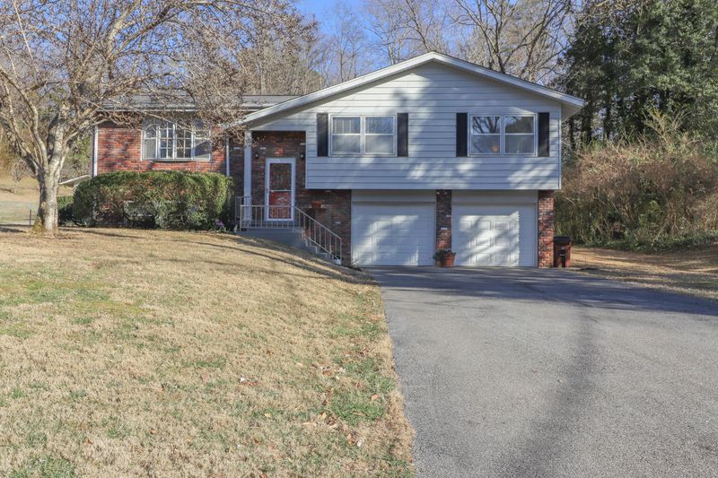 106 Wedgewood Rd, Oak Ridge, TN 37830