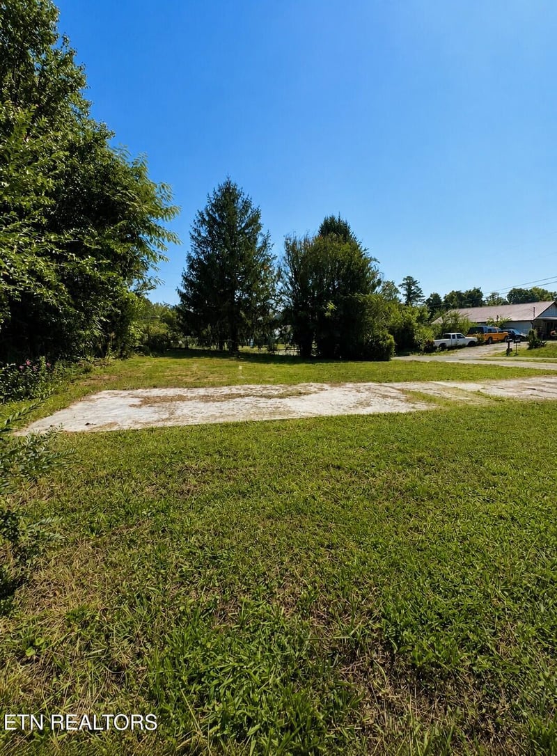 106 Wiley Cemetery Ln, Rocky Top, TN 37769