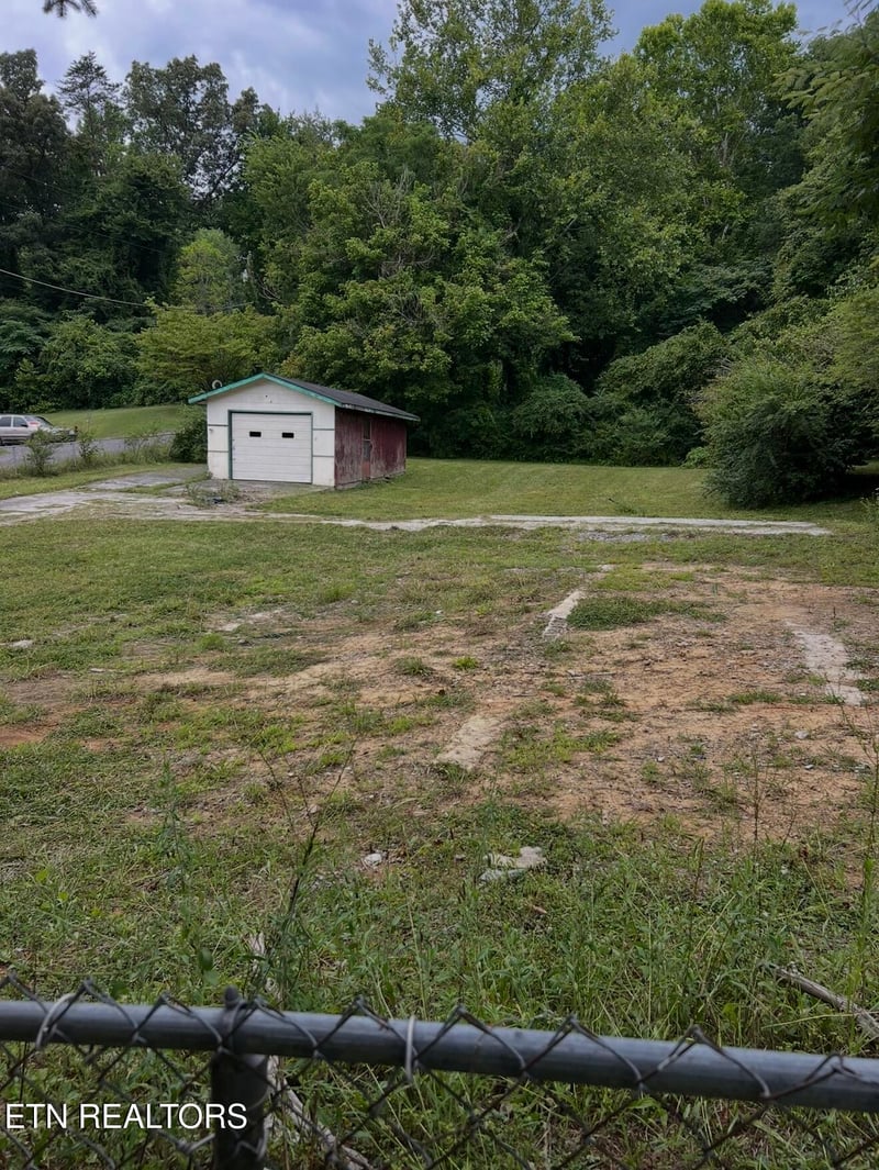 106 Wiley Cemetery Ln, Rocky Top, TN 37769