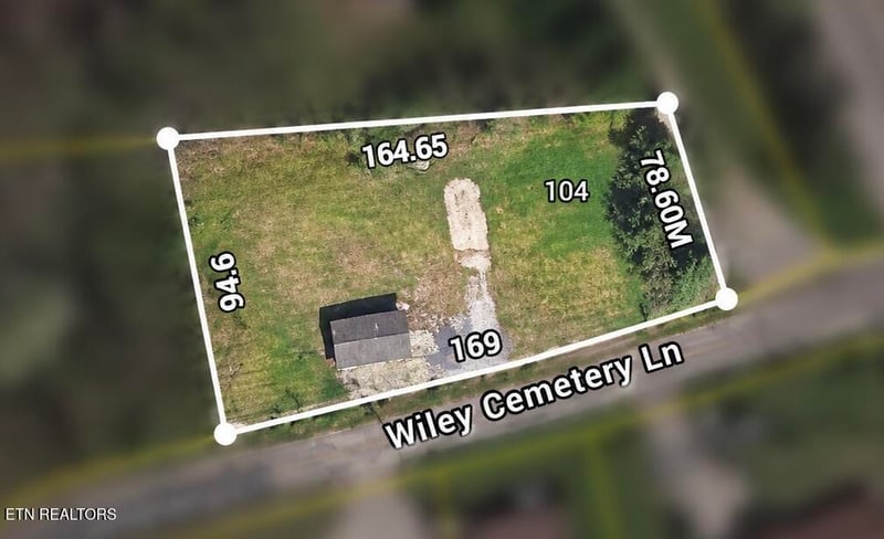 106 Wiley Cemetery Ln, Rocky Top, TN 37769