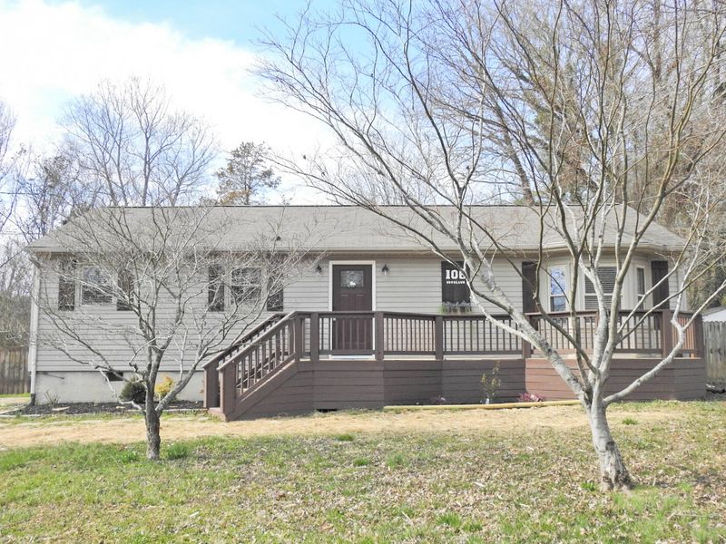 106 Woodlawn Dr, Kingston, TN 37763