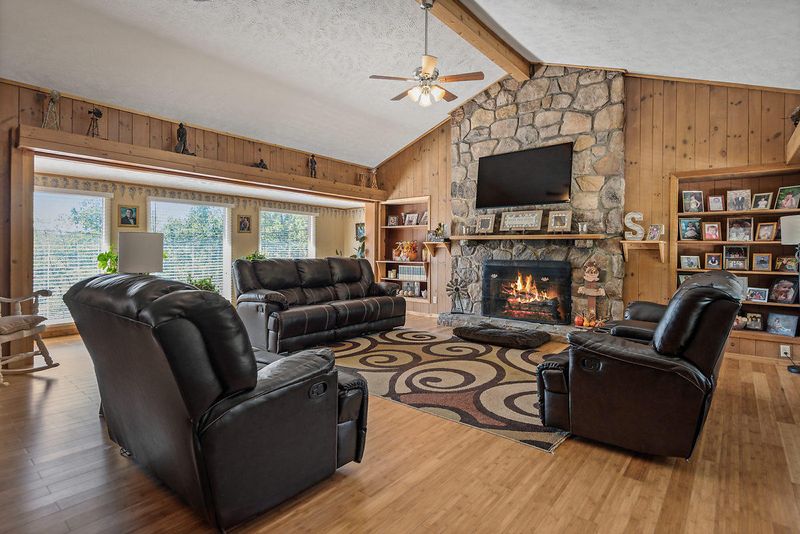 1060 Alpine Dr, Sevierville, TN 37876