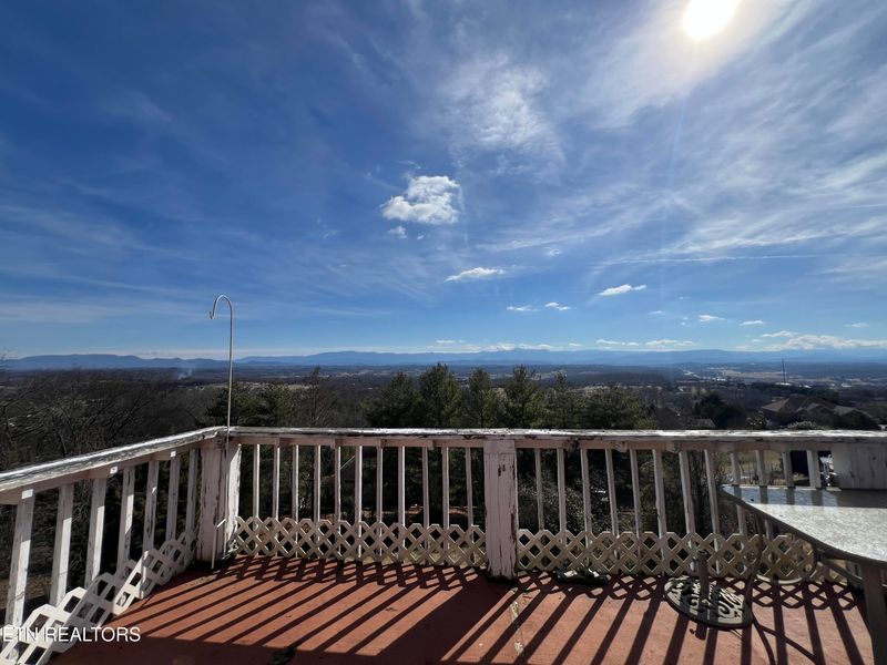 1060 Hilltop Ln, Kodak, TN 37764