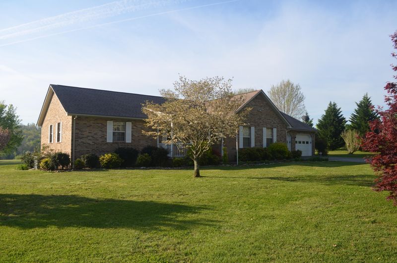 1060 Lawnville Rd, Kingston, TN 37763