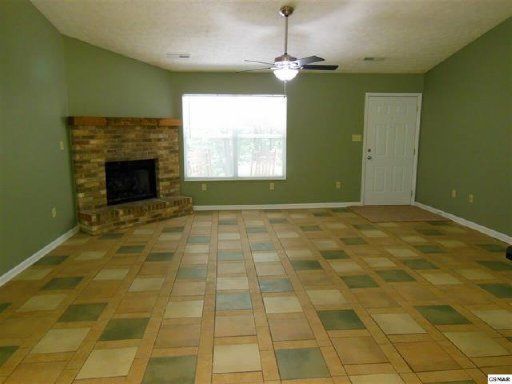 1060 Mark Ann Ln, Sevierville, TN 37862