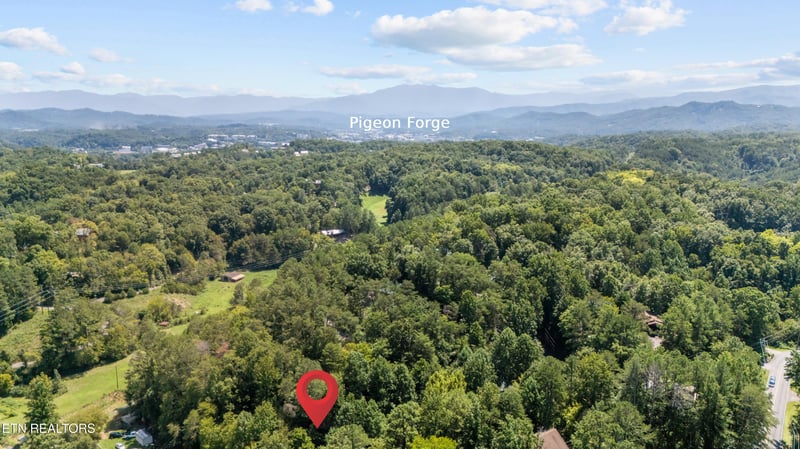 1060 Sunrise Blvd, Sevierville, TN 37862