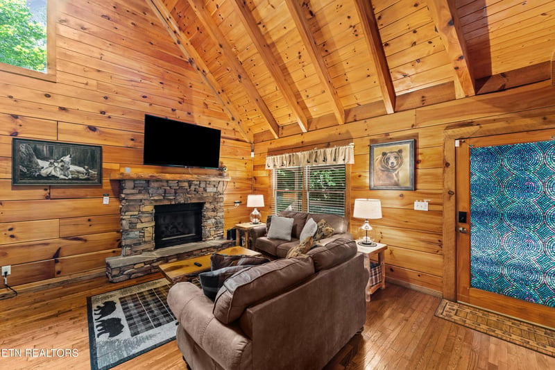 1060 Sunrise Blvd, Sevierville, TN 37862
