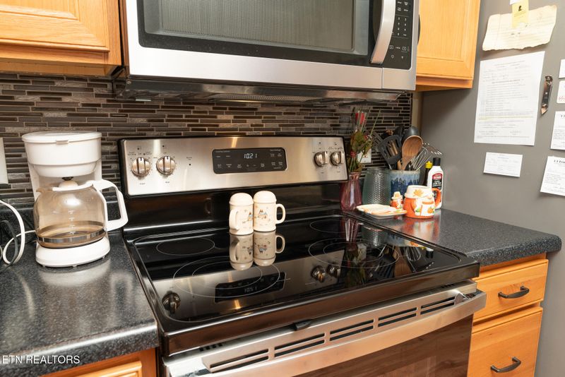 1060 Towns View Dr, Seymour, TN 37865