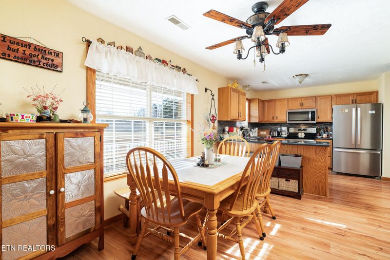 1060 Towns View Dr, Seymour, TN 37865