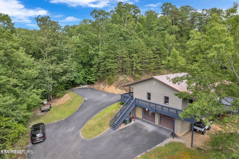 1060 Twin Springs Ln, Sevierville, TN 37876