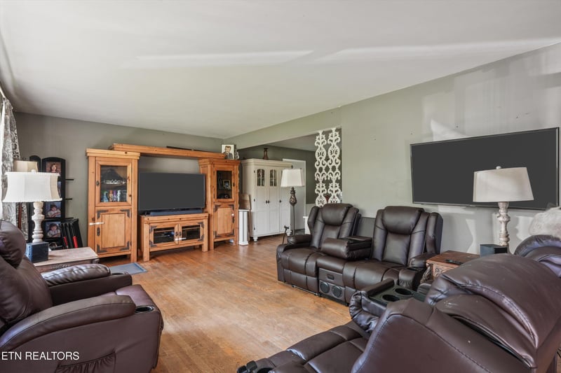 1061 S Linden Dr, Alcoa, TN 37701