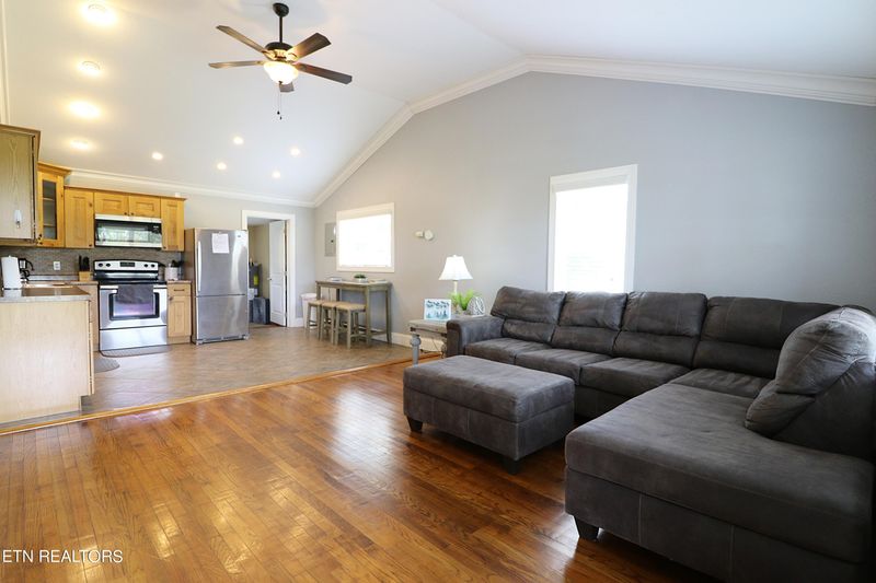 1063 Williams Creek Rd, Oneida, TN 37841