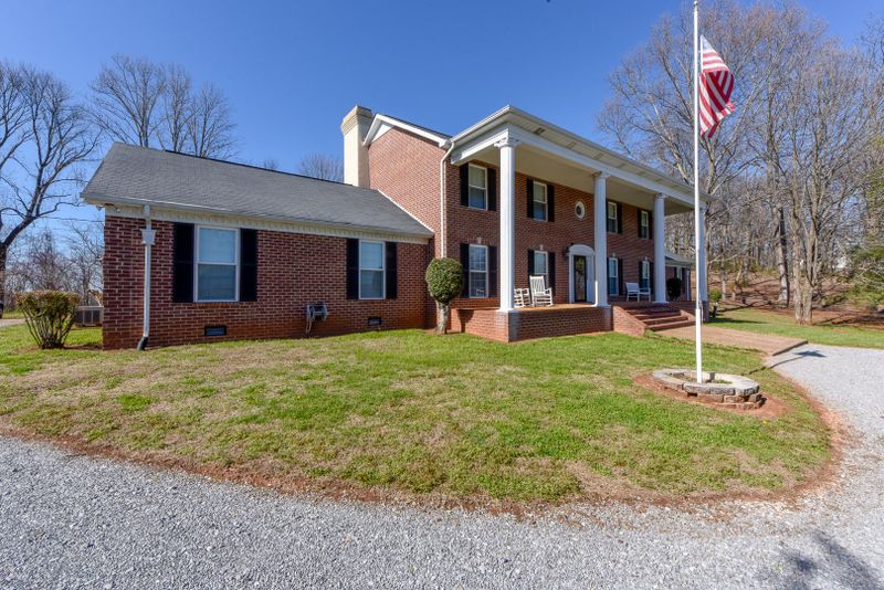 1064 Kirk Rd, Greenback, TN 37742