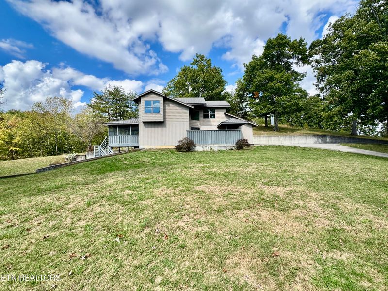 1065 Poplar Ln, Winfield, TN 37892