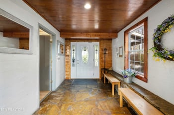 1066 Ski View Dr, Gatlinburg, TN 37738