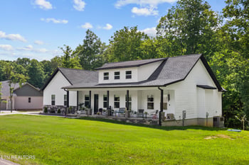 1068 Cumberland View Dr, Crossville, TN 38571