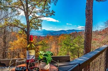 1068 E Foothills Dr, Gatlinburg, TN 37738