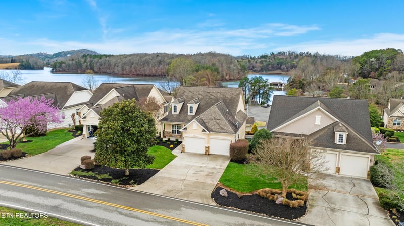 1069 Rarity Bay Pkwy, Vonore, TN 37885