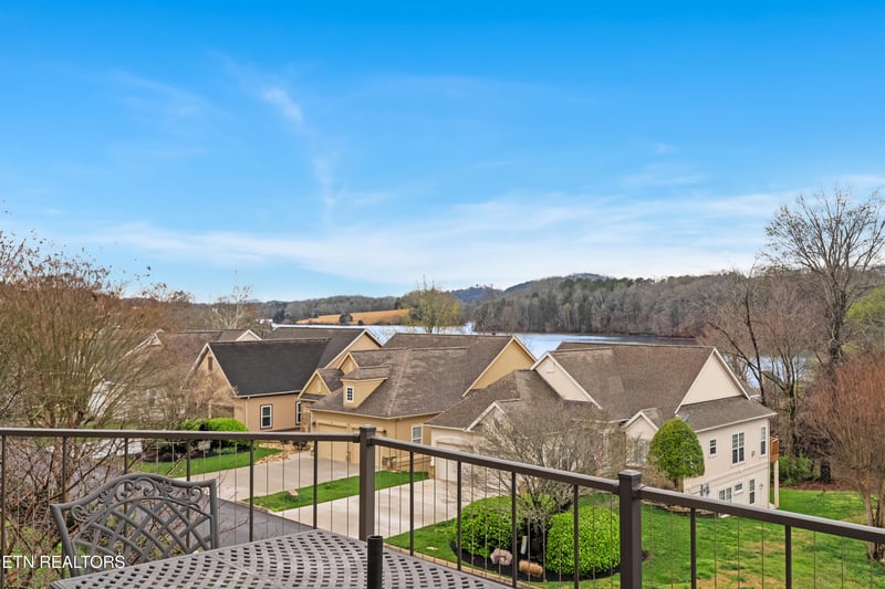 1069 Rarity Bay Pkwy, Vonore, TN 37885