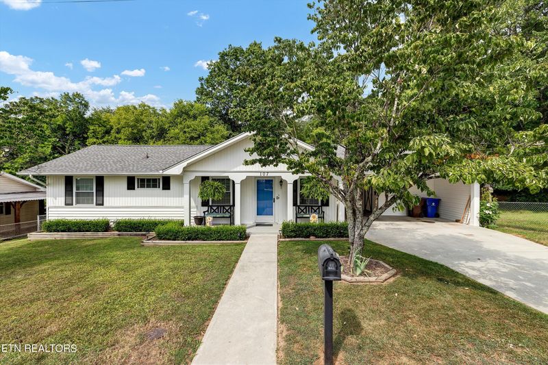 107 Alger Rd, Oak Ridge, TN 37830