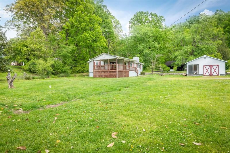 107 Allen Rd, Harriman, TN 37748