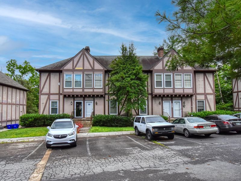107 Arcadia Ln #D, Oak Ridge, TN 37830