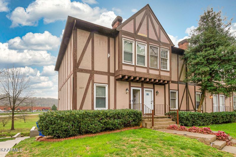 107 Arcadia Ln #E, Oak Ridge, TN 37830