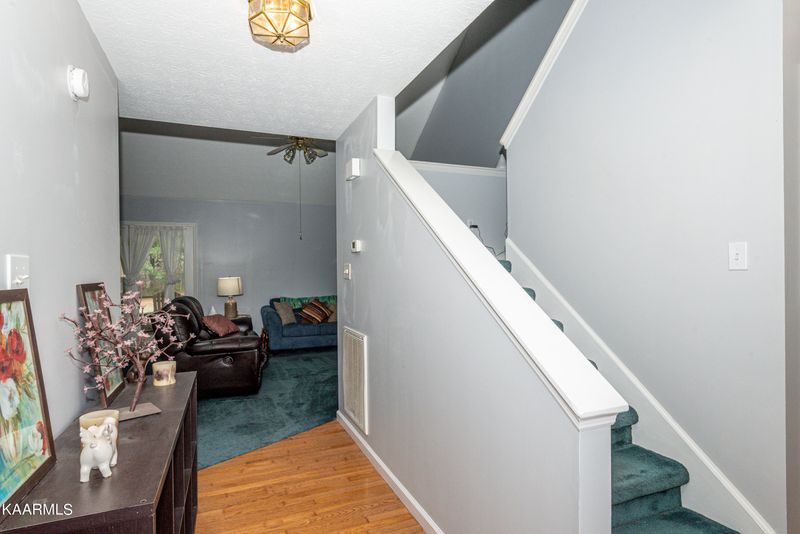 107 Cayuga Ln, Clinton, TN 37716