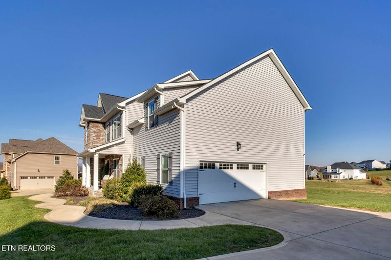 107 Checkerberry Rd, Oak Ridge, TN 37830