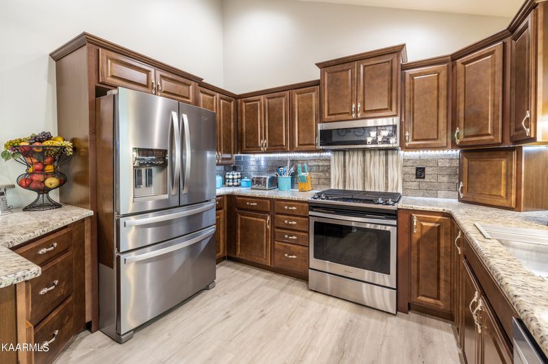 107 Claude Steadman Pl, Clinton, TN 37716