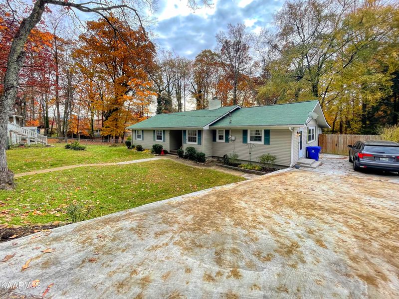 107 Darwin Ln, Oak Ridge, TN 37830