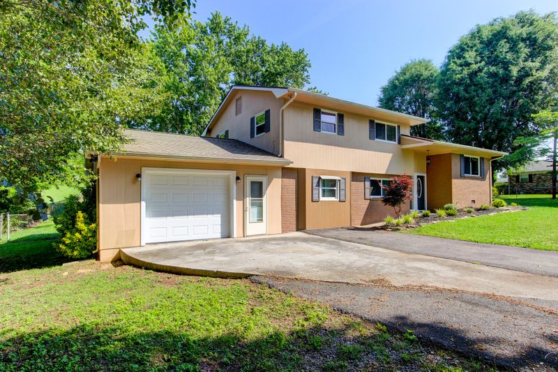 107 Dell Cir, Maryville, TN 37804