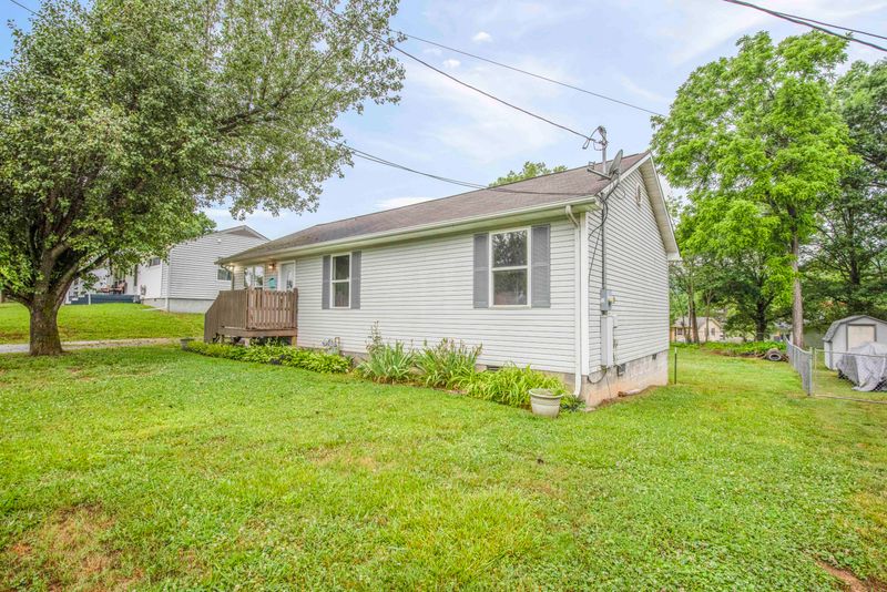 107 E Arrowwood Rd, Oak Ridge, TN 37830