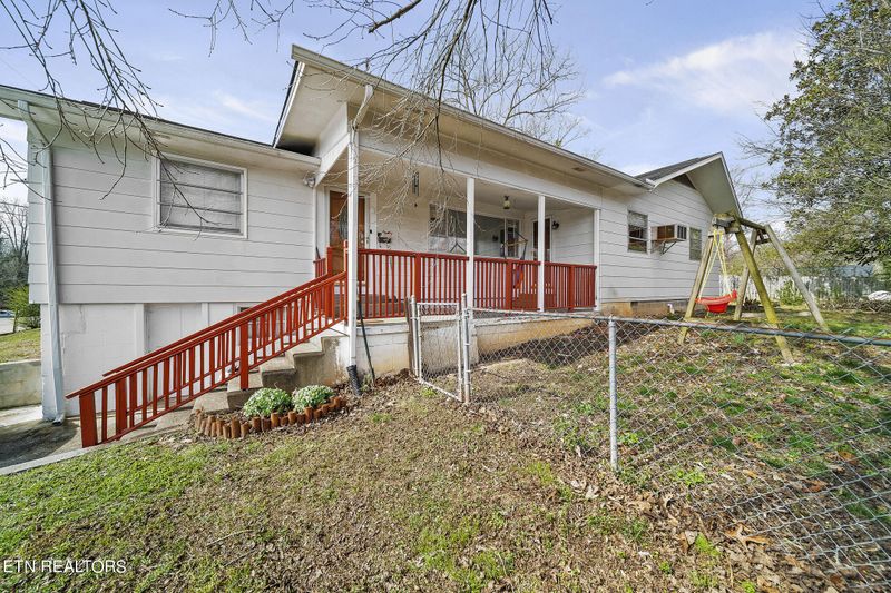 107 E Magnolia Ln, Oak Ridge, TN 37830